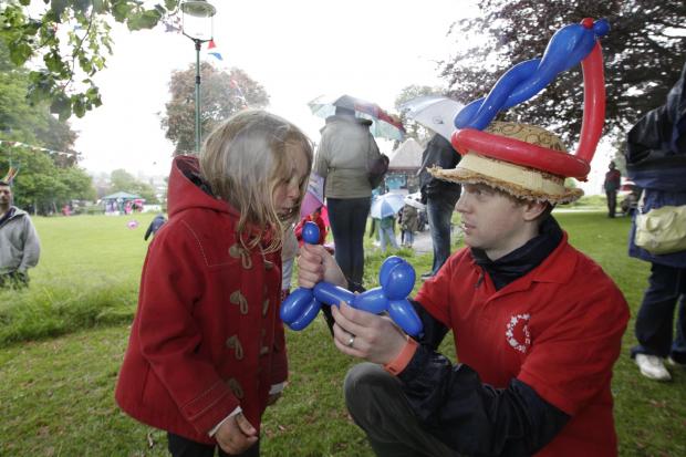 Maldon and Burnham Standard: Magic Iain, Iain Shreeve making balloon animals for Rachel Ball, 7, at Halstead public gardens
