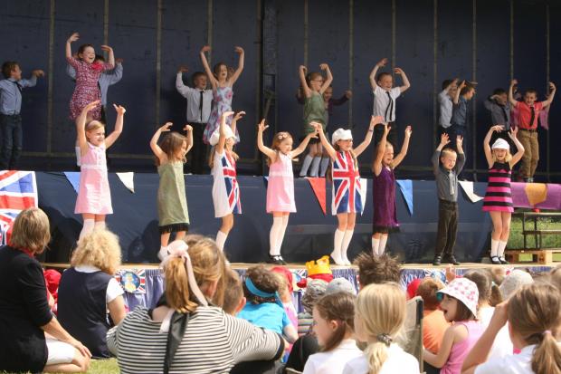 Maldon and Burnham Standard: Mildene School in Tiptree holds a jubilee concert with signing and dancing from over the decades, also country dancing