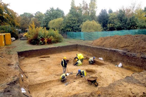 Archaeologists uncover the site of the Princely Burial in Southend in 2003 - photo courtesy of MOLA