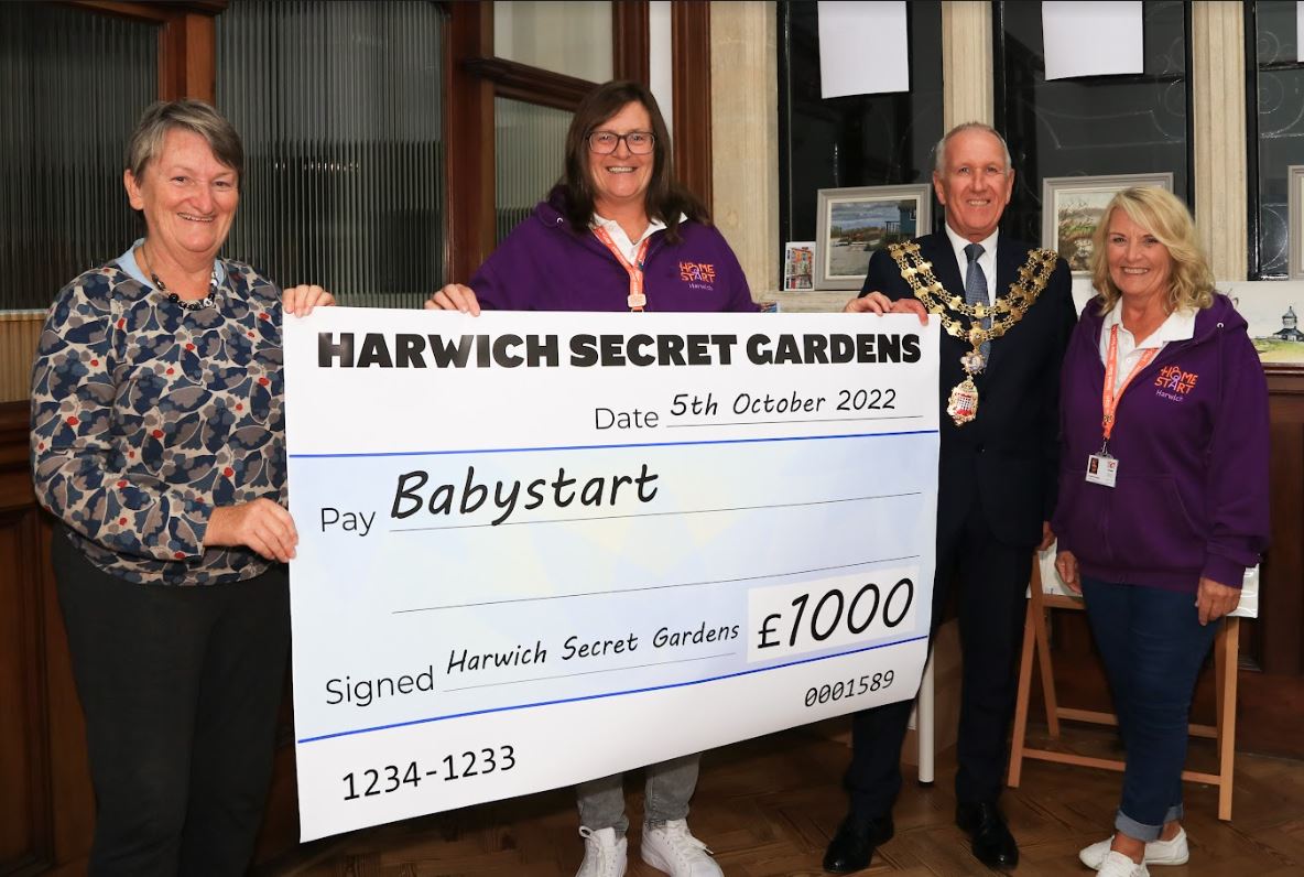 Secret gardeners hand cash to Harwich's charities - Vimarsana News