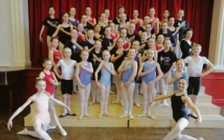 Rehearsing – ballet dancers practise for their show at the Cliffs Pavilion