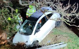 Car accident: a woman was trapped in her car in St Lawrence